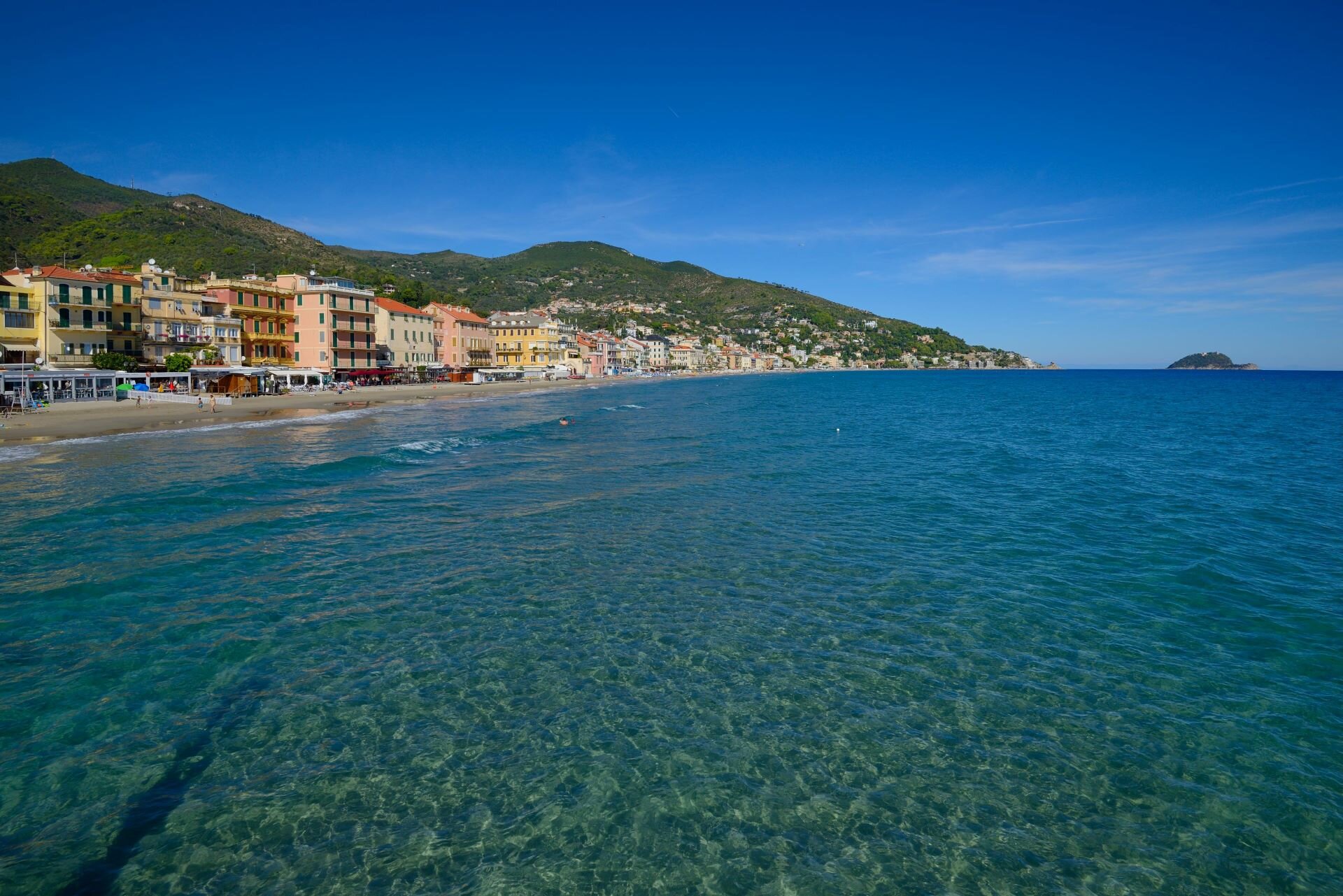 the-beaches-of-alassio-in-liguria